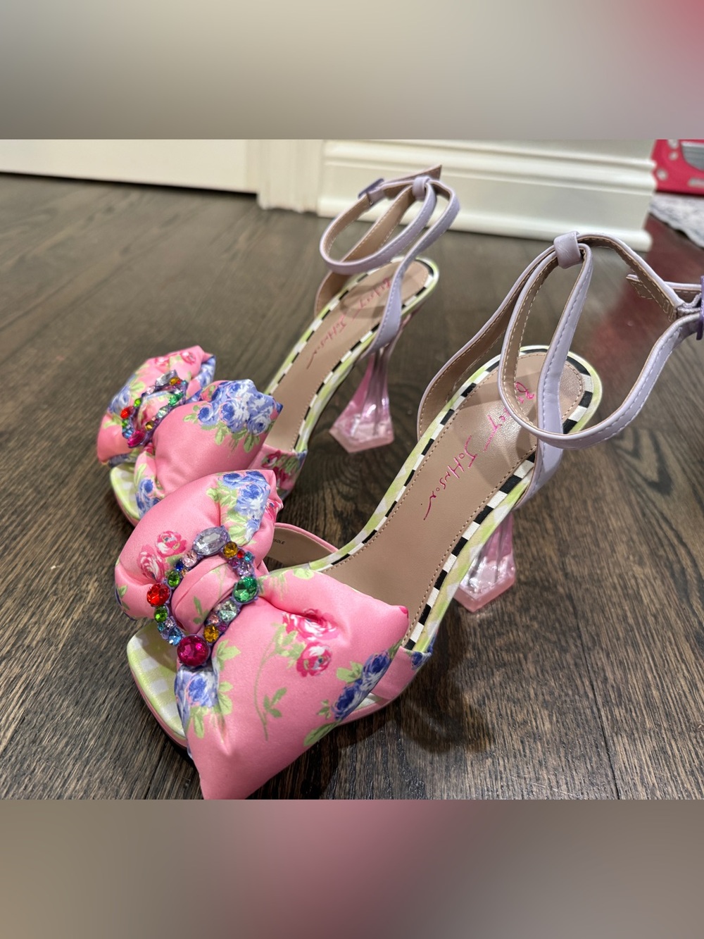 Betsey Johnson Pollie Pink Bow Heel Sandals (7.5) - Picture 5 of 9